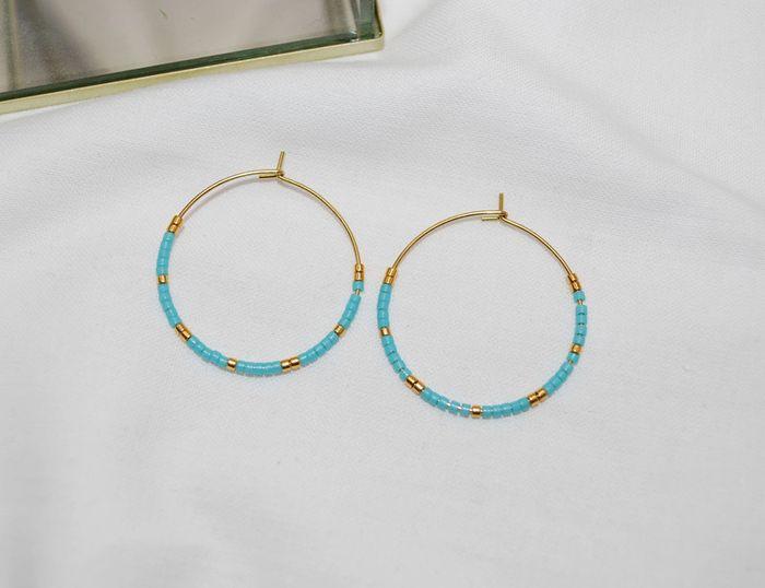 Boucles d oreille créoles turquoises et dorées - photo numéro 2