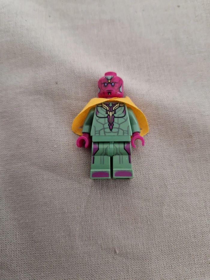 Personnage lego vision,  avenger - photo numéro 1