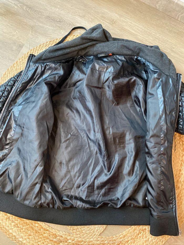 Veste matelassée noir à capuche grise Only taille S - photo numéro 6