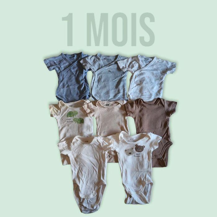 Lot bodies manches courtes 1 mois - photo numéro 1