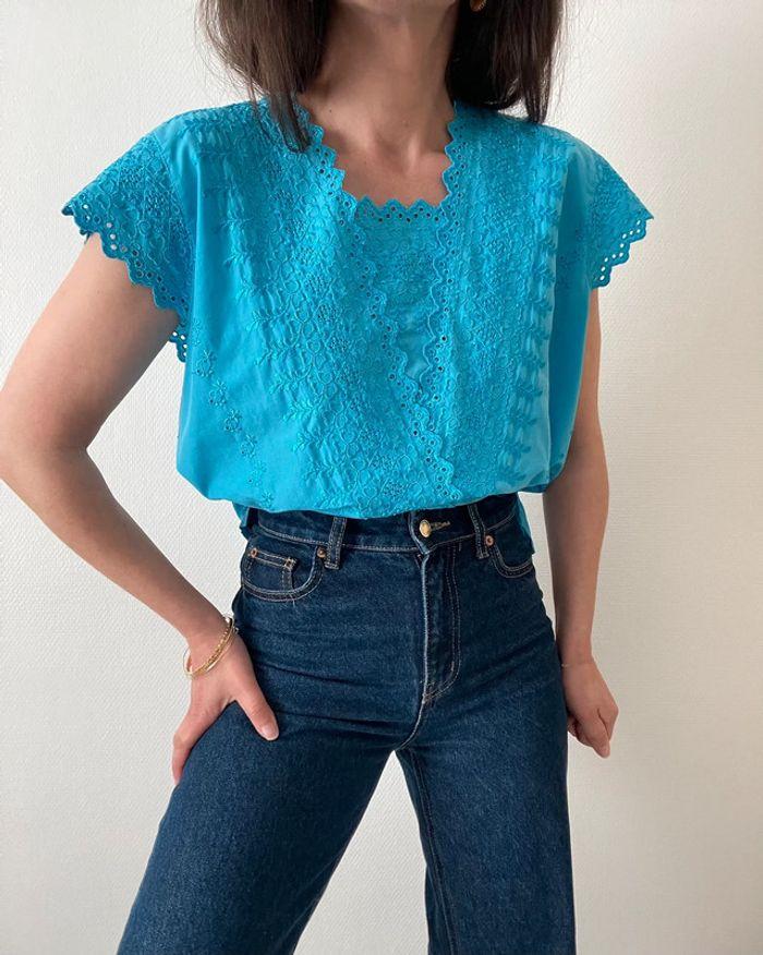 Top bleu à broderie anglaise - photo numéro 14