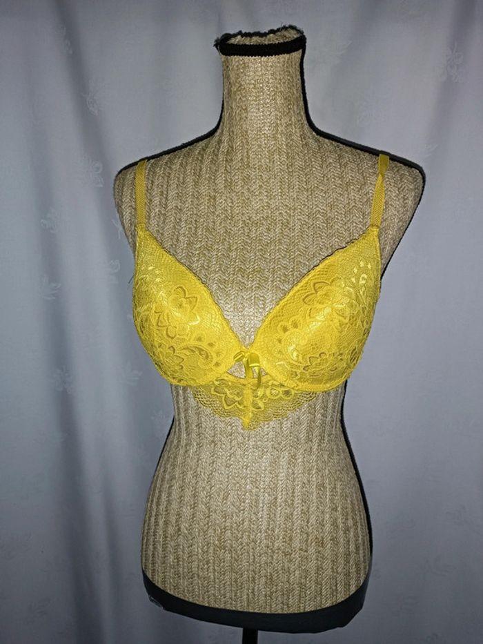 Soutien gorge rembourré jaune 95C - photo numéro 1