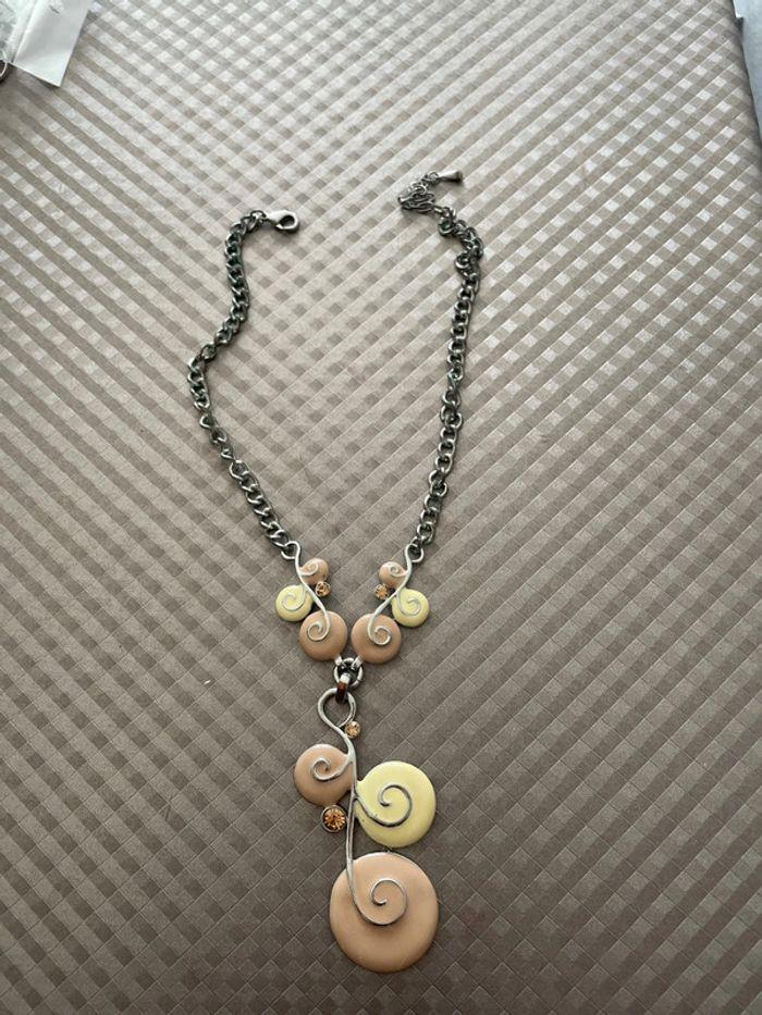 Collier ton beige - photo numéro 1