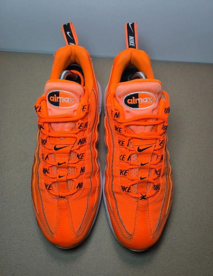 Baskets Nike air max 90 overbranding total orange pointure 40 neuves sans boîte - photo numéro 4