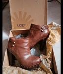 Chaussures bottines à talon marron UGG taille 39 avec sa boîte d'origine