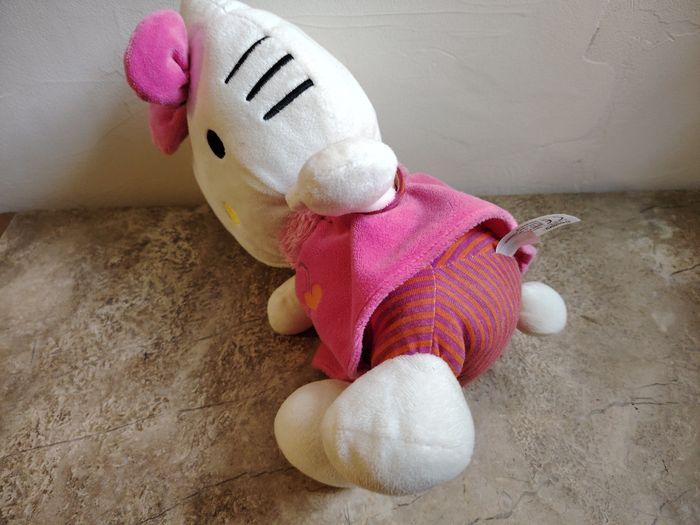 Peluche doudou Hello Kitty Sanrio 33cm - photo numéro 3