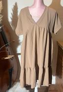 Robe beige taille 44 manches courtes