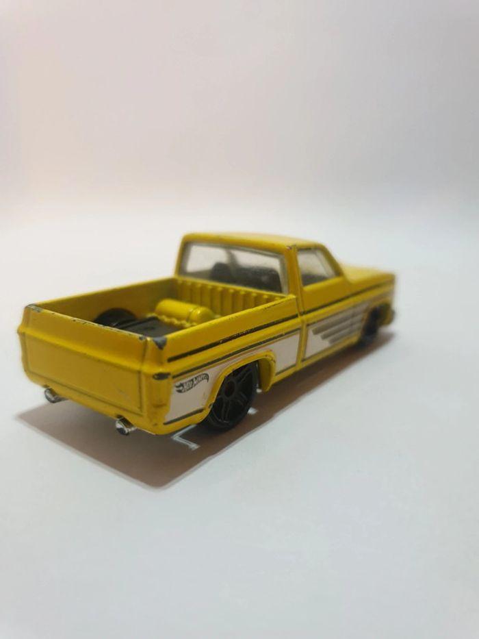 Hot Wheels 83 Chevrolet Chevy Silverado Jaune - 2014 - photo numéro 6