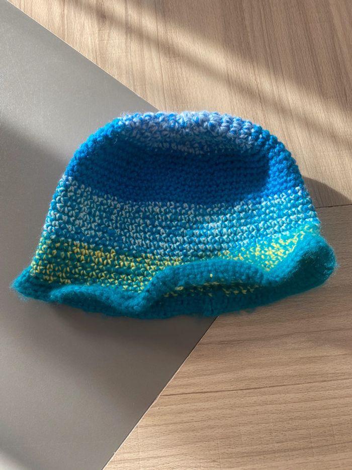 Bonnet bleu tricot main