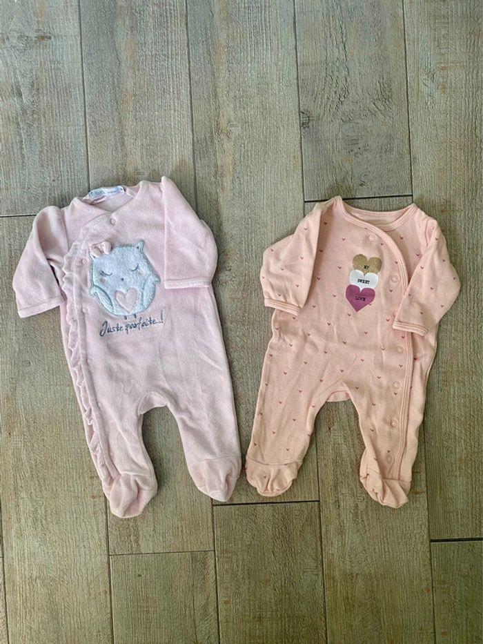 Lot de 2 pyjamas - taille 1 mois - photo numéro 1