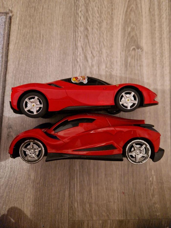 2 voitures: spiderman & Ferrari - photo numéro 1