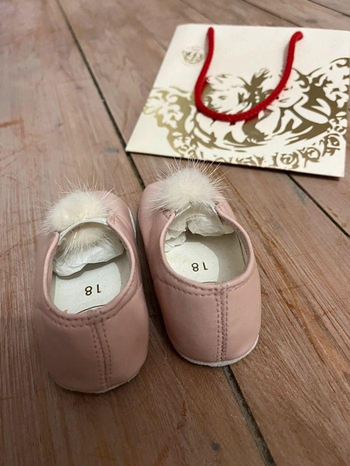 Adorables chaussons roses en cuir - photo numéro 2