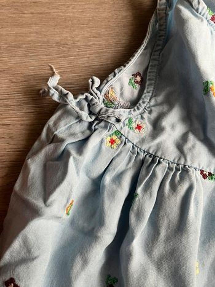 Robe en jean fluide « fleurs » Zara 18/24 mois - photo numéro 2