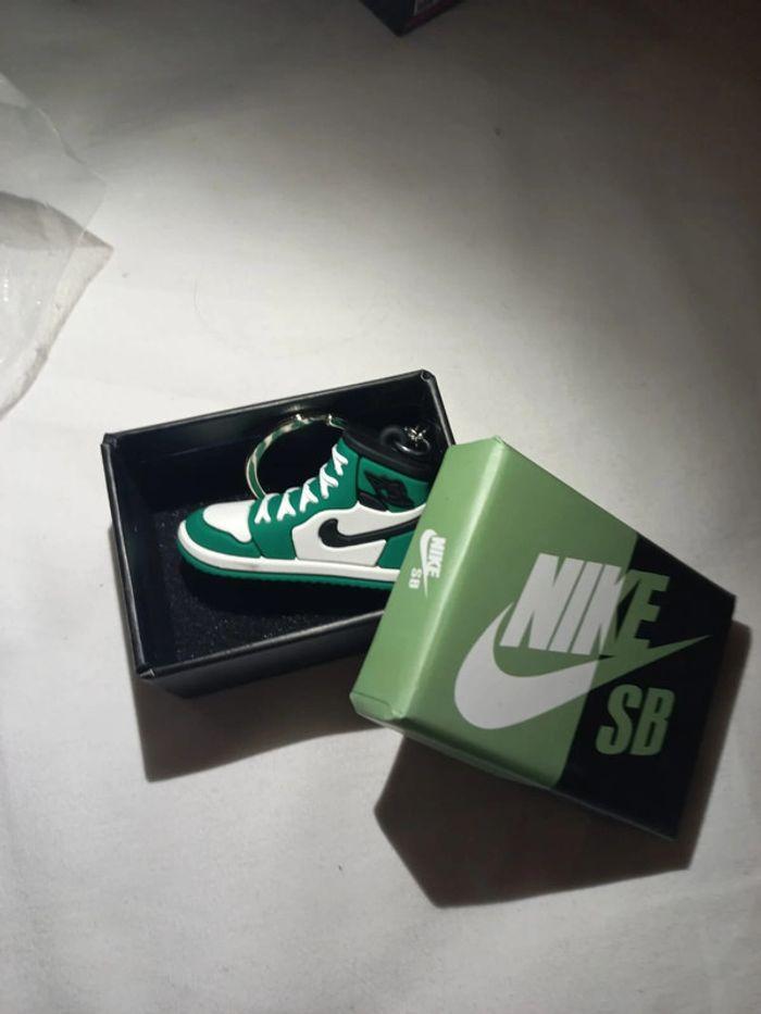 Porte clef nike vert avec boite - photo numéro 5