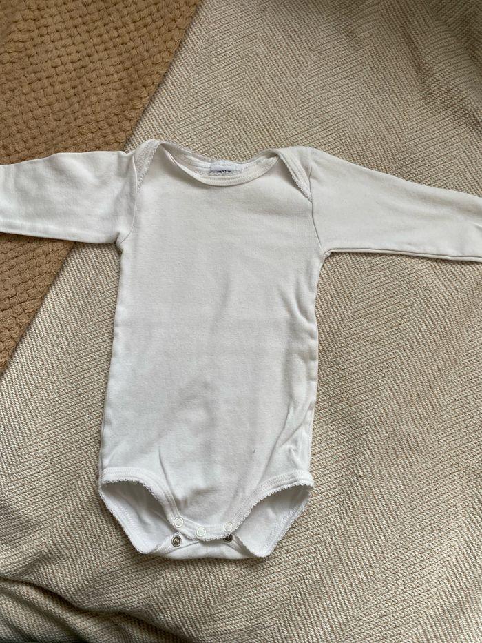 Lot bodies blanc petit bateau 6 mois - photo numéro 4