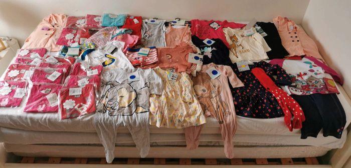 Gros lot de 35 vêtements fille taille 12 mois 1 an - photo numéro 1