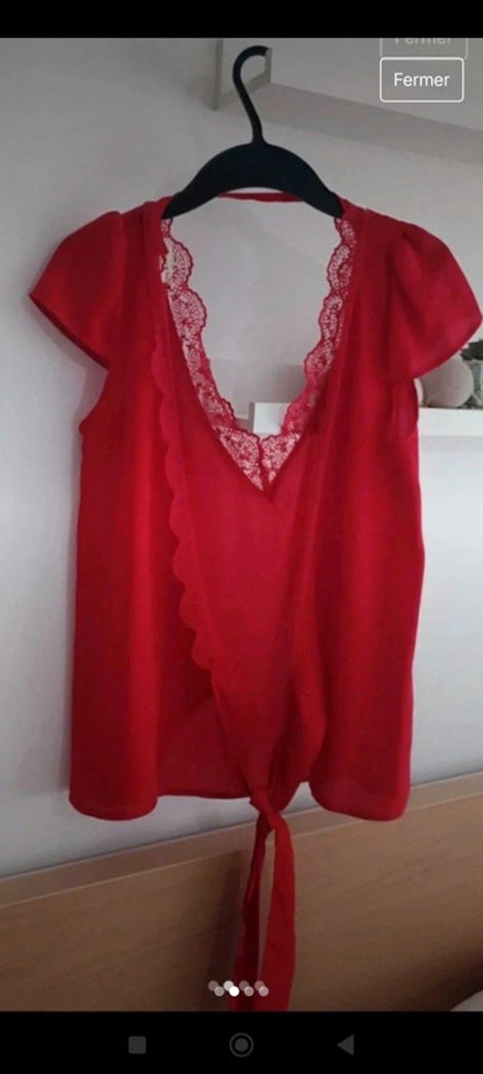 Magnifique blouse manches courtes rouge avec dentelle Taille M/L Hangar 86 Dos nu - photo numéro 2