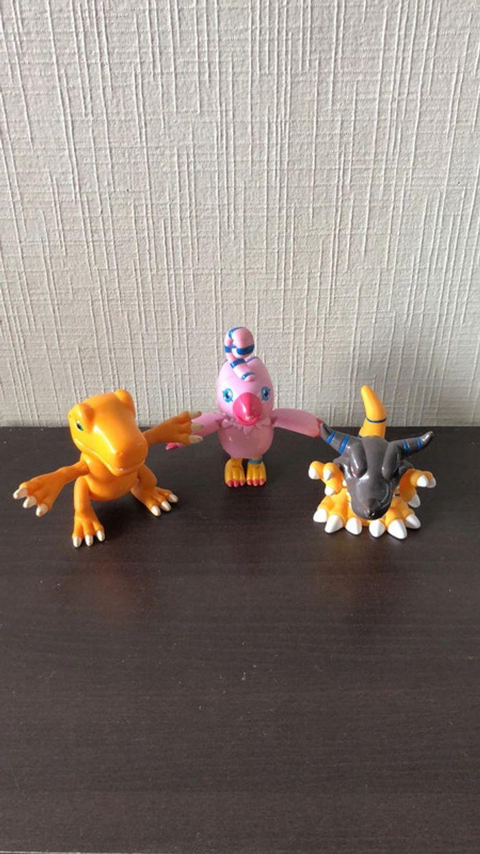 Lot 3 figurines digimon - agumon piyomon greymon - photo numéro 1