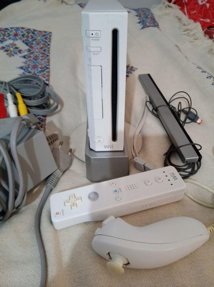 Console Nintendo Wii blanche RVL-001 compatible Gamecube + Câbles + manettes - photo numéro 2