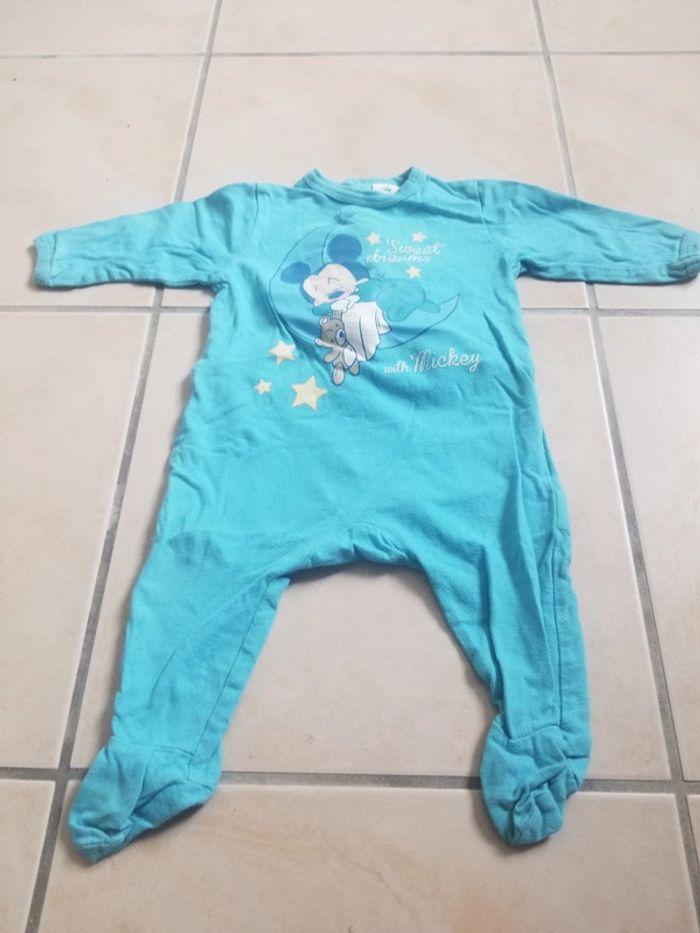 Pyjama léger Disney baby 6 mois boutons pression derrière - photo numéro 1