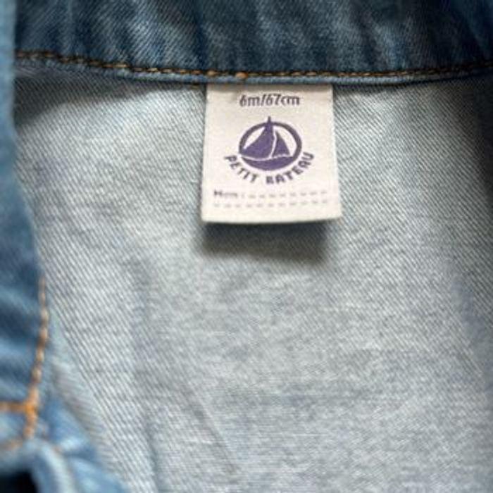 Combinaison Petit Bateau en jean bebe garcon 6 mois - photo numéro 2