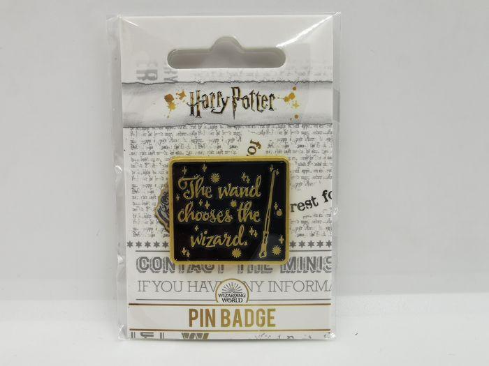 HARRY POTTER : LA BAGUETTE CHOISIT SON SORCIER / PIN'S EN ÉMAIL - photo numéro 1