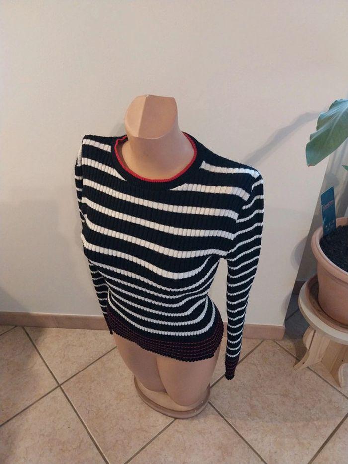 Pull femme manches longue taille xs en tres bon etat - photo numéro 3