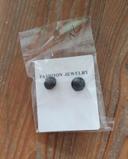 Boucles D'oreilles Neuves puces noires