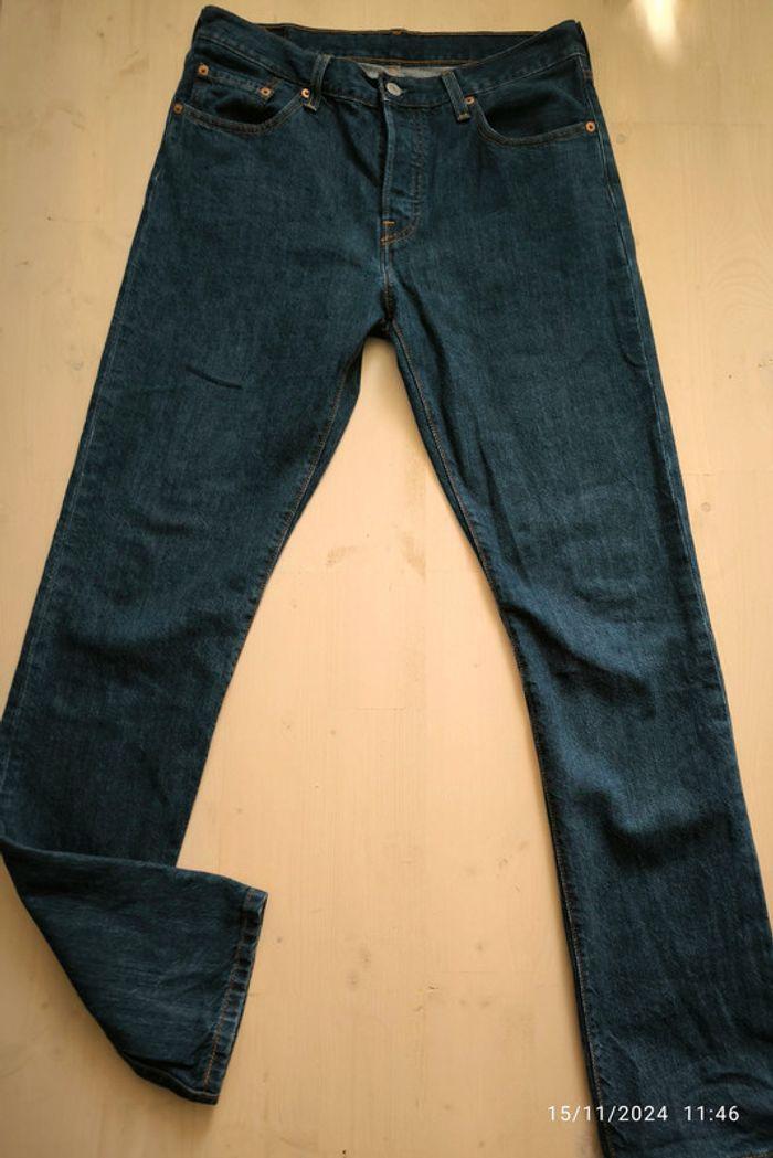 Jean Levi's 501 bleu foncé taille 38 (28 us) - photo numéro 1