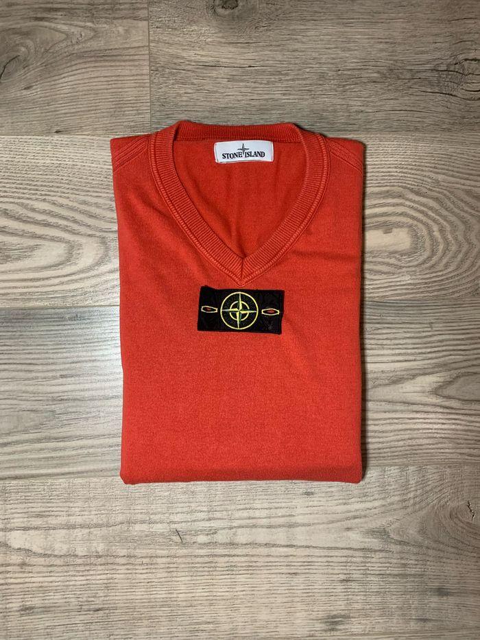 Pull Stone Island orange en col V - photo numéro 1