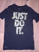 T shirt nike S 8/10 ans