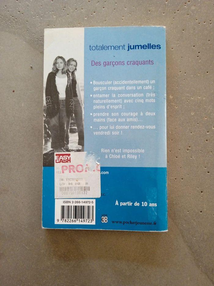 Livre " totalement jumelles des garçons craquant" - photo numéro 2