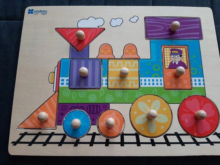 Lot de 3 puzzles en bois Peppa Pig, baby shark, train - photo numéro 3