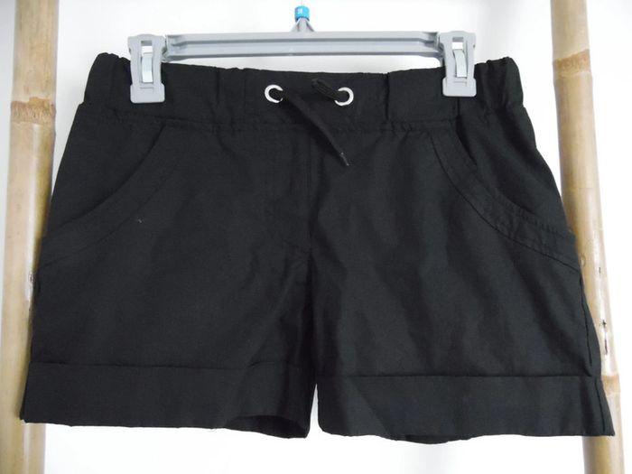 Beau short noir, taille 34. - photo numéro 1