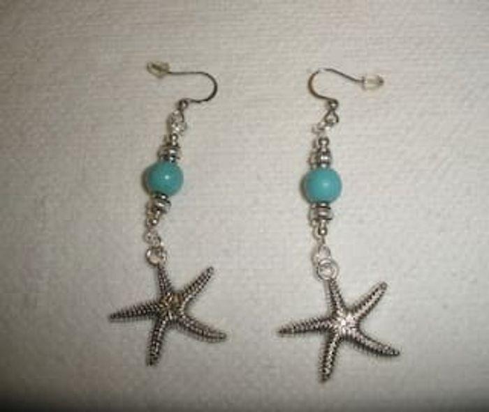 Boucles d'oreilles  étoiles  de mer avec perles turquoises