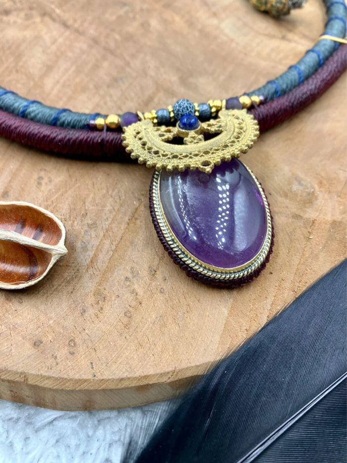 Collier torque ras de cou en macramé avec pierre d’Améthyste et Lapis Lazuli - photo numéro 4