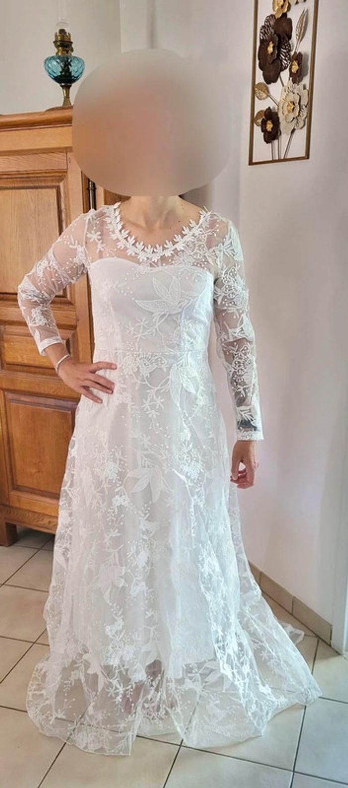 Robe de mariée dentelle - photo numéro 1