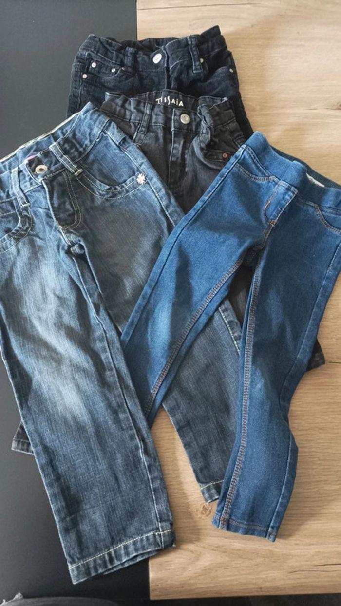 Lot de 4 jeans en taille 3 ans - photo numéro 1