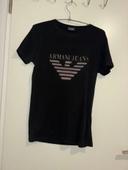 T shirt armani taille S