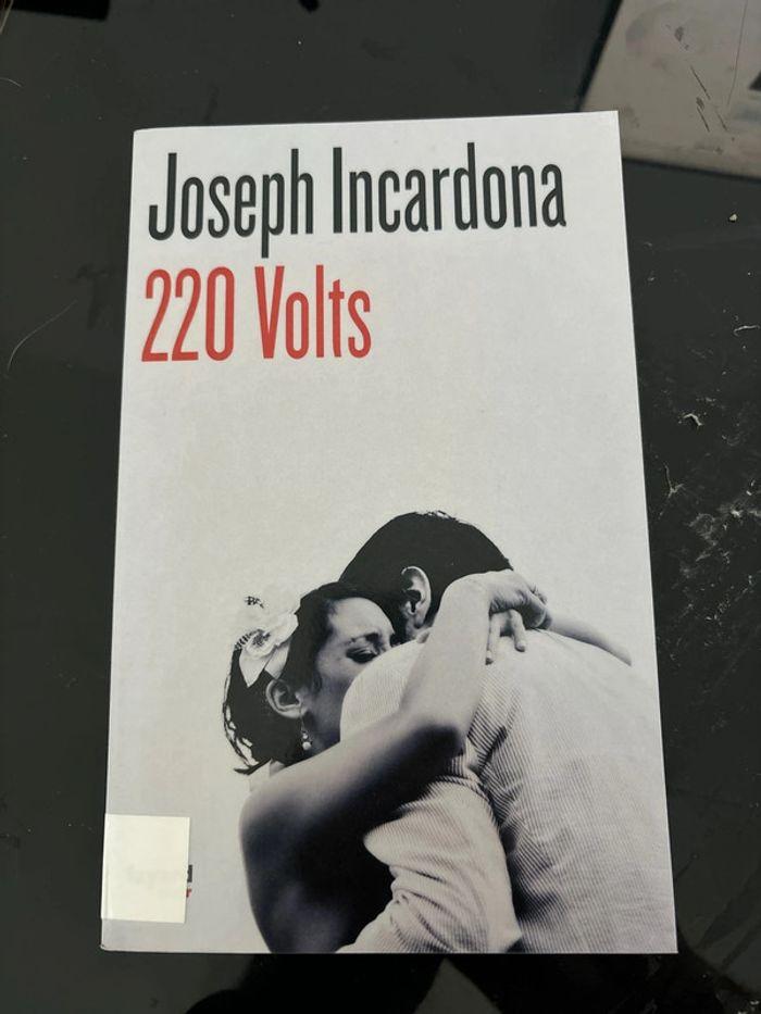 220 volts / Joseph Incardona - photo numéro 1