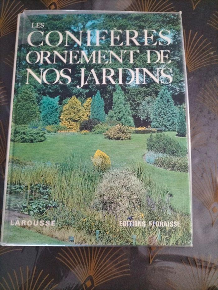 Livre les conifères, ornement de nos jardins