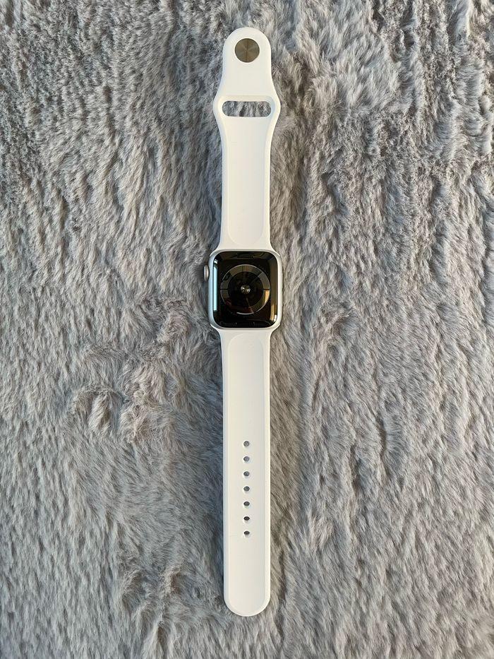 Apple Watch Series 4 40mm - photo numéro 2