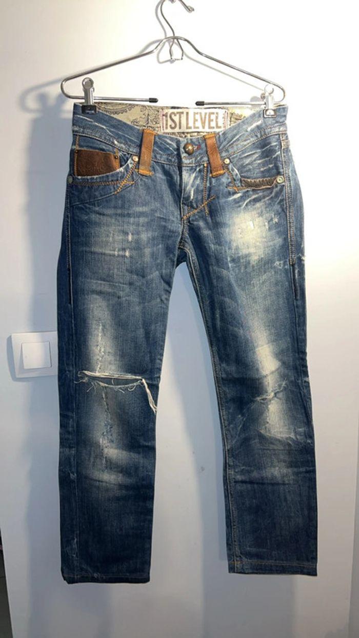 Jeans troué - photo numéro 1