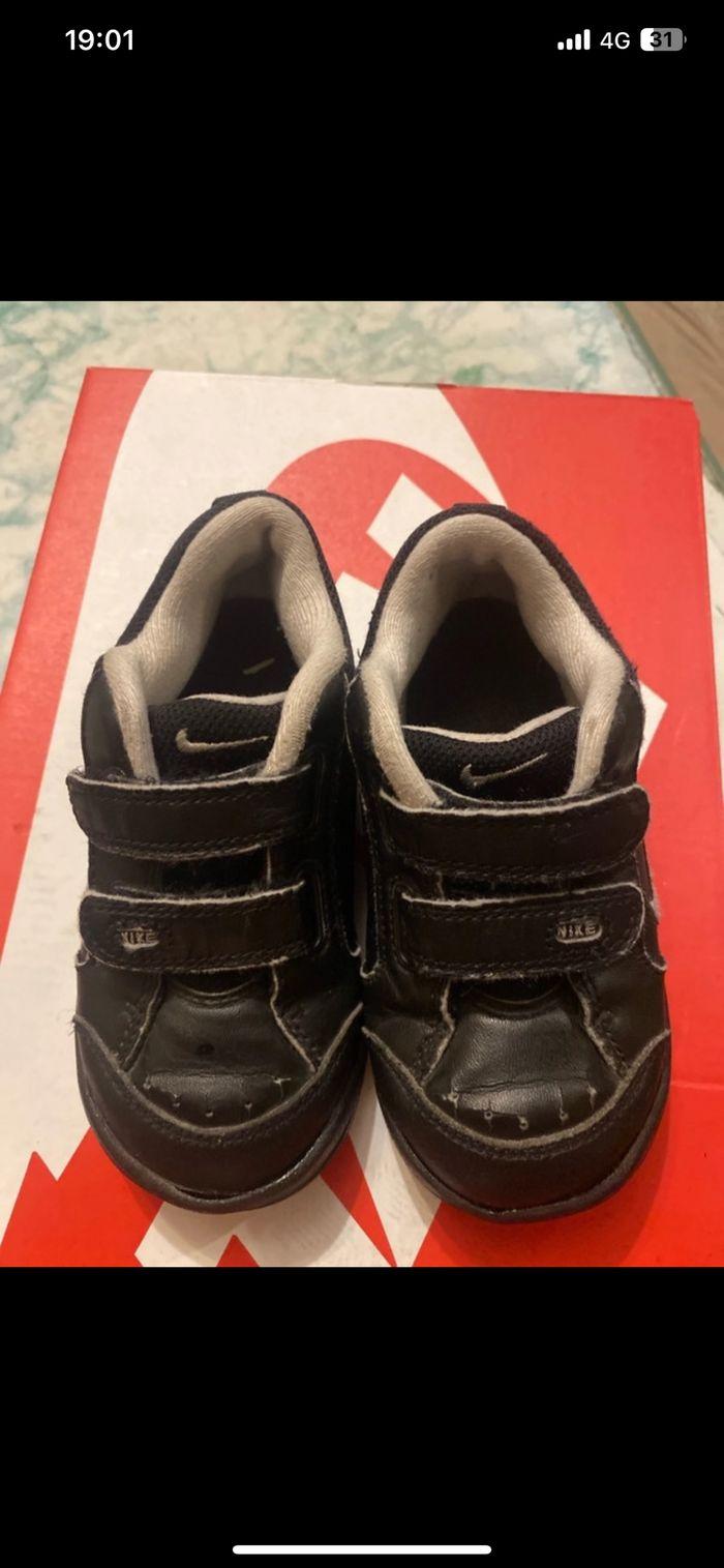 Basket Nike a scratch enfants noires 3,4 ans taille 23.5. Mixtes. - photo numéro 10