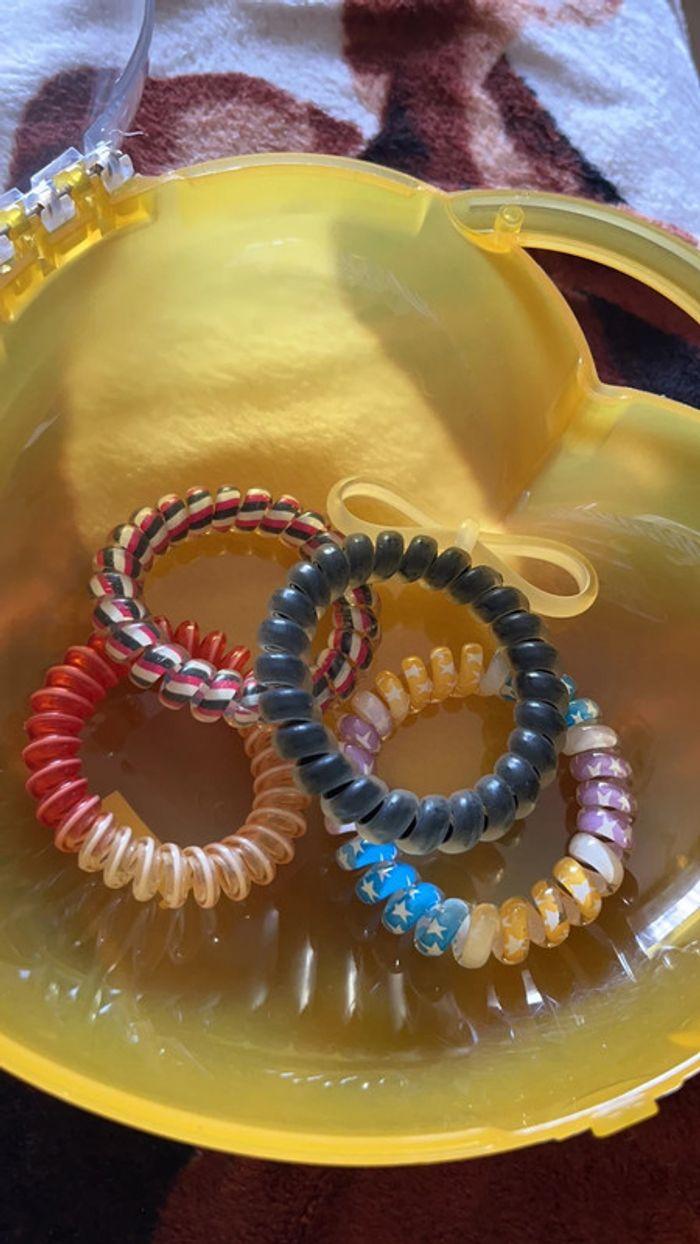 Lot de bracelets avec boîte