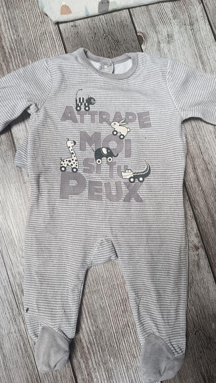 Lot pyjamas et bodys 6mois - photo numéro 10