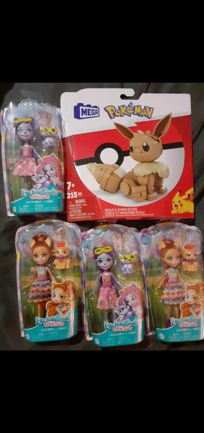 Lot de 4 poupées Entchantimals et 1 Pokemon NEUFS SOYS EMBALLAGE  25 € - photo numéro 1