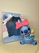 Figurine Disney Stitch et son doudou souillon