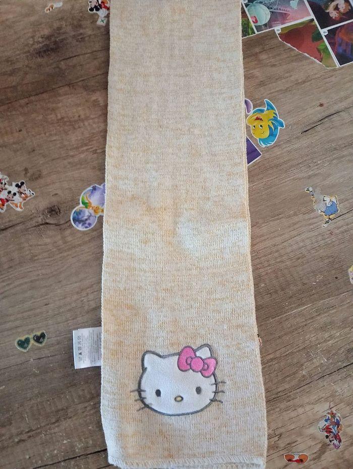 Écharpe Hello Kitty