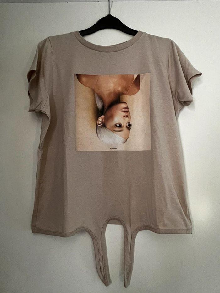 T-shirt Ariana Grande - photo numéro 1